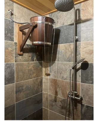 Seau de douche, modèle Waterfall en bois thermo-traité 20 L avec insert en plastique Seau de douche